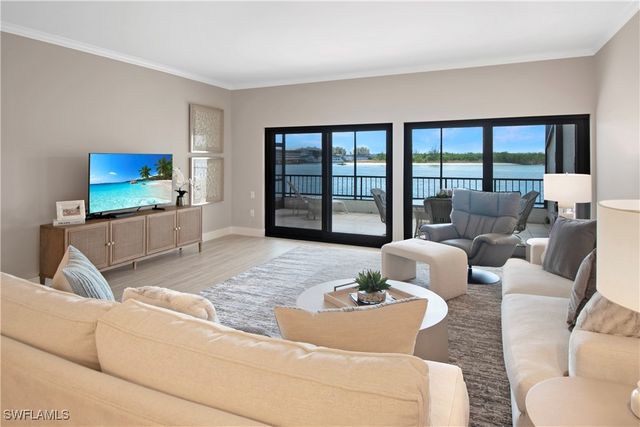 105 La Peninsula BLVD 105, Naples, FL 34113