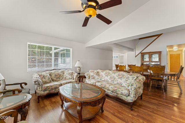 8939 Monument Drive, Grants Pass, OR 97526