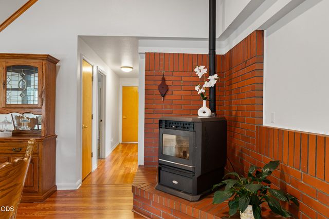 8939 Monument Drive, Grants Pass, OR 97526