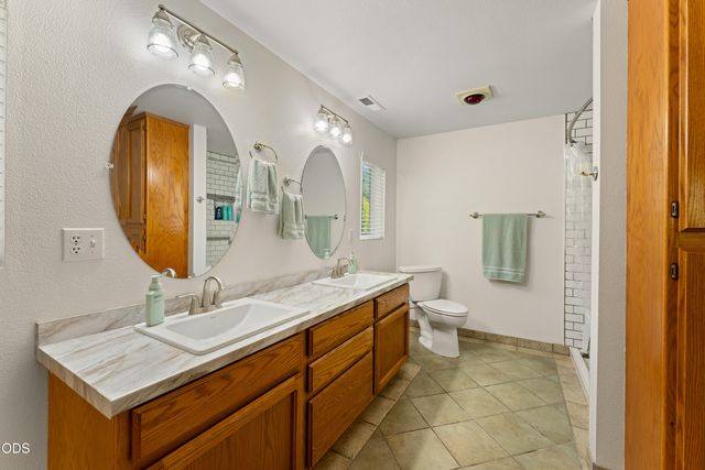 8939 Monument Drive, Grants Pass, OR 97526