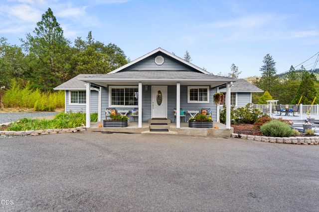 8939 Monument Drive, Grants Pass, OR 97526