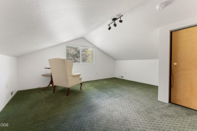 8939 Monument Drive, Grants Pass, OR 97526