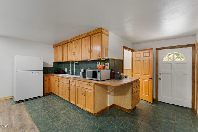8939 Monument Drive, Grants Pass, OR 97526
