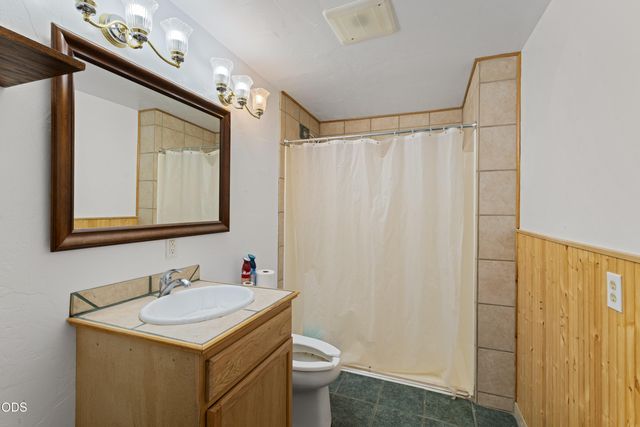 8939 Monument Drive, Grants Pass, OR 97526
