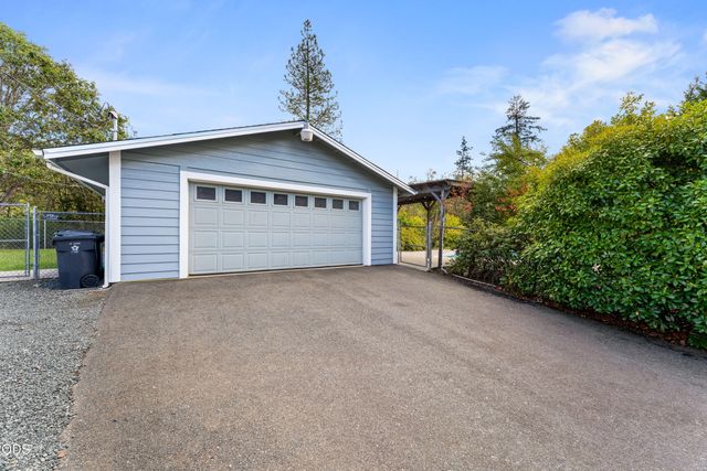 8939 Monument Drive, Grants Pass, OR 97526