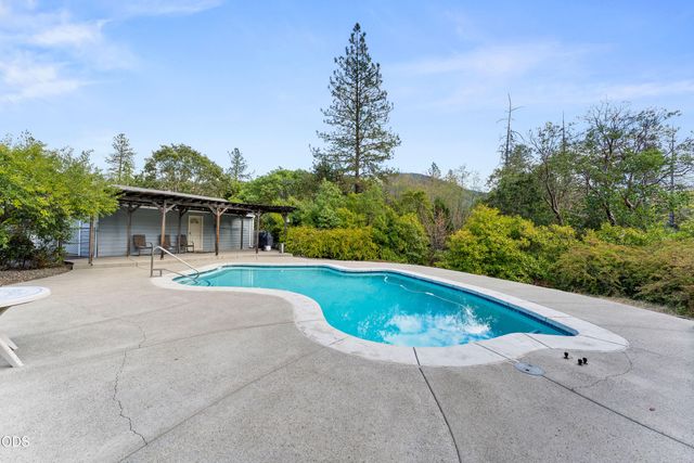 8939 Monument Drive, Grants Pass, OR 97526