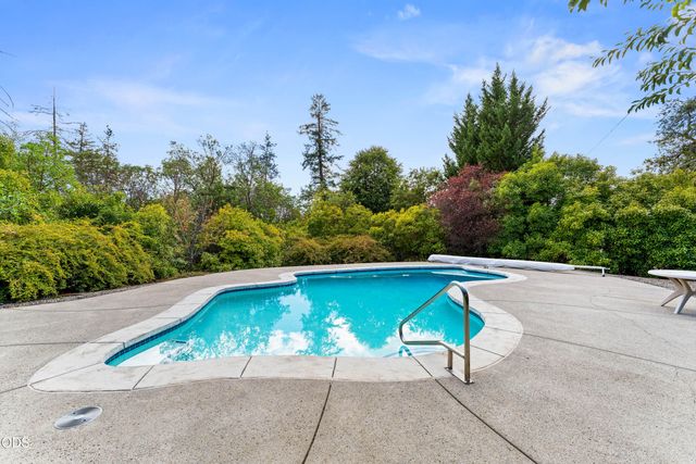 8939 Monument Drive, Grants Pass, OR 97526