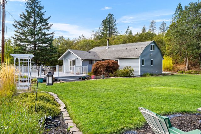 8939 Monument Drive, Grants Pass, OR 97526