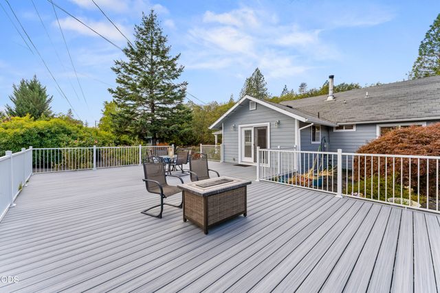 8939 Monument Drive, Grants Pass, OR 97526