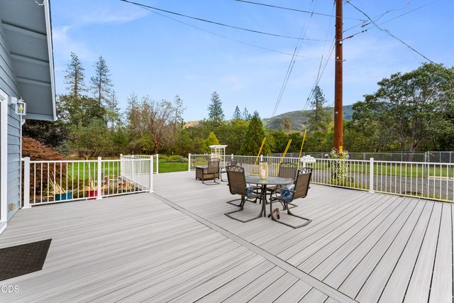 8939 Monument Drive, Grants Pass, OR 97526