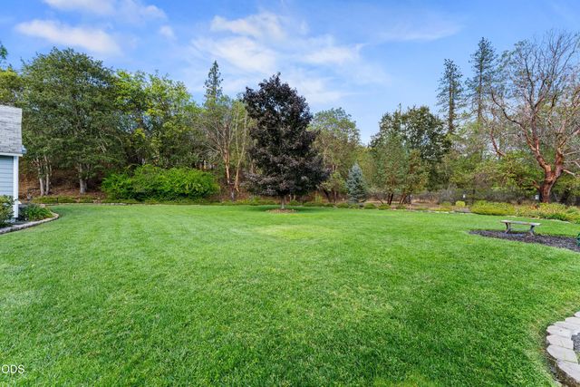 8939 Monument Drive, Grants Pass, OR 97526