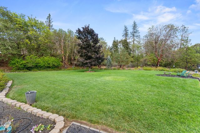 8939 Monument Drive, Grants Pass, OR 97526
