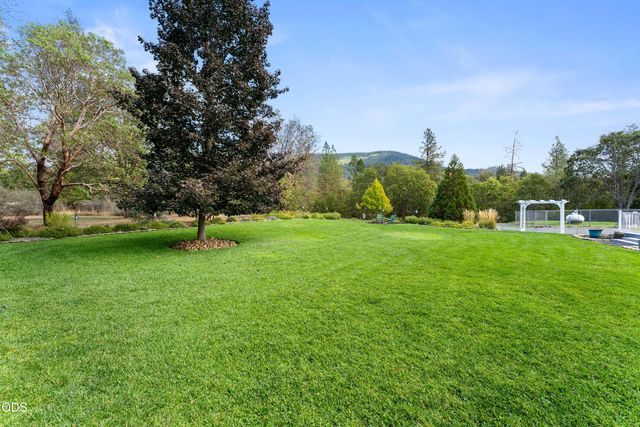8939 Monument Drive, Grants Pass, OR 97526