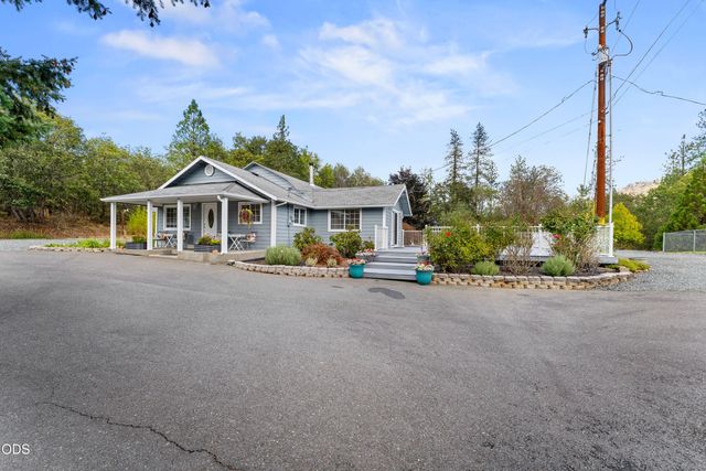 8939 Monument Drive, Grants Pass, OR 97526
