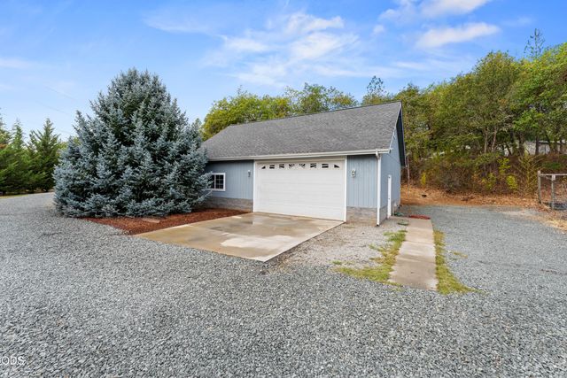 8939 Monument Drive, Grants Pass, OR 97526