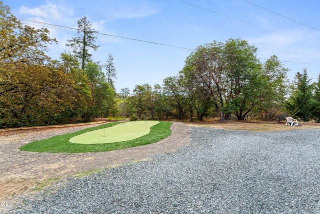 8939 Monument Drive, Grants Pass, OR 97526