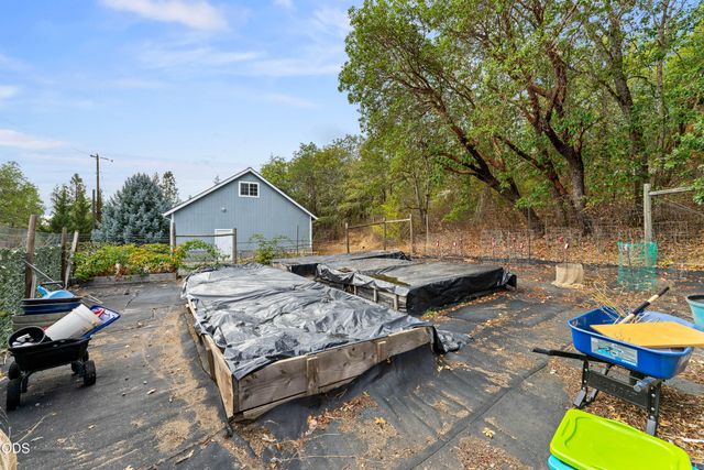 8939 Monument Drive, Grants Pass, OR 97526