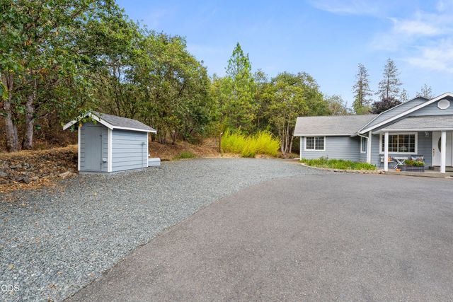 8939 Monument Drive, Grants Pass, OR 97526