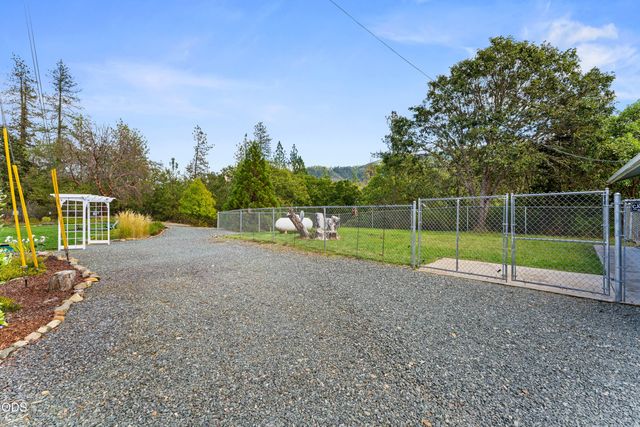8939 Monument Drive, Grants Pass, OR 97526