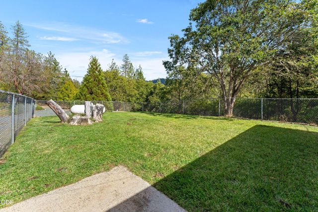 8939 Monument Drive, Grants Pass, OR 97526