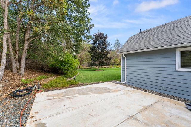 8939 Monument Drive, Grants Pass, OR 97526