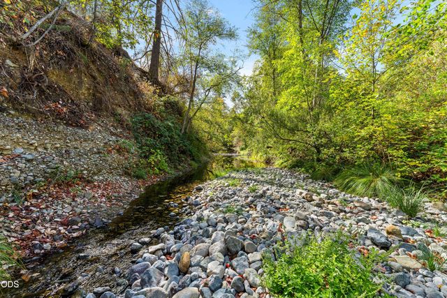 8939 Monument Drive, Grants Pass, OR 97526