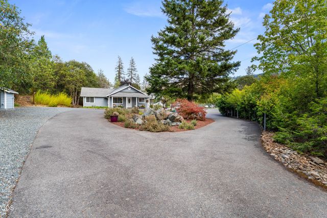 8939 Monument Drive, Grants Pass, OR 97526
