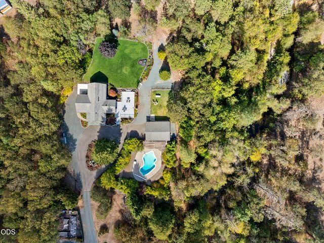 8939 Monument Drive, Grants Pass, OR 97526