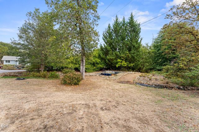 8939 Monument Drive, Grants Pass, OR 97526