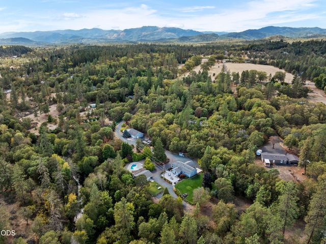 8939 Monument Drive, Grants Pass, OR 97526