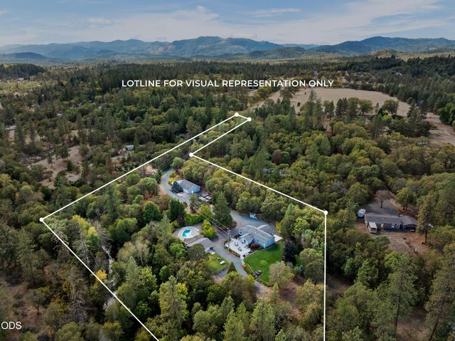 8939 Monument Drive, Grants Pass, OR 97526