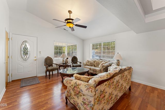 8939 Monument Drive, Grants Pass, OR 97526