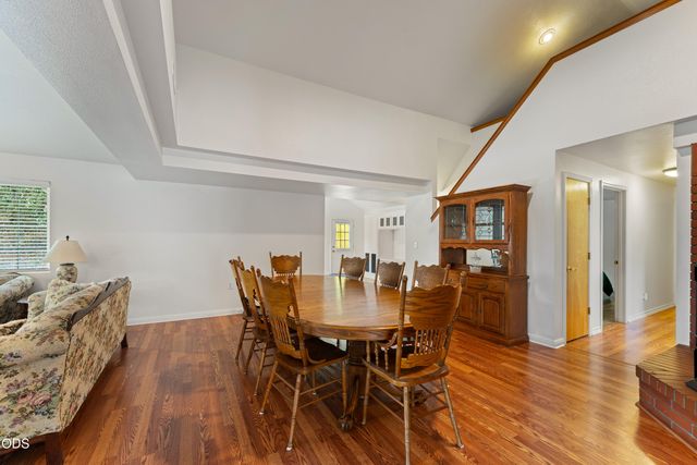 8939 Monument Drive, Grants Pass, OR 97526