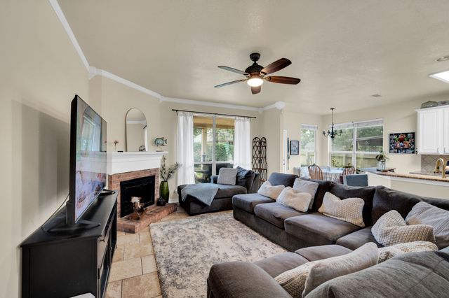 517 Crawford Drive, Burleson, TX 76028