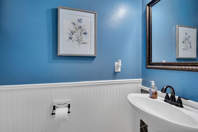 517 Crawford Drive, Burleson, TX 76028