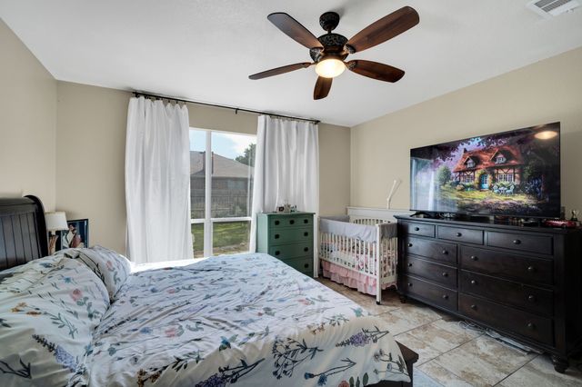 517 Crawford Drive, Burleson, TX 76028