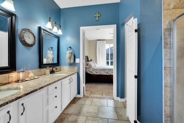 517 Crawford Drive, Burleson, TX 76028