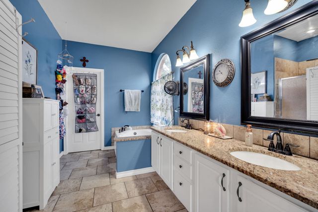 517 Crawford Drive, Burleson, TX 76028