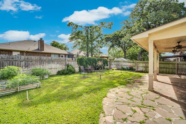 517 Crawford Drive, Burleson, TX 76028