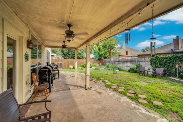 517 Crawford Drive, Burleson, TX 76028