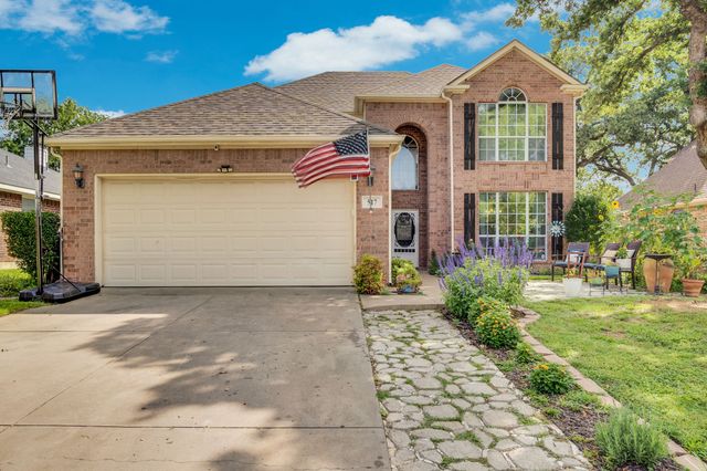 517 Crawford Drive, Burleson, TX 76028