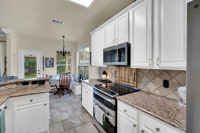 517 Crawford Drive, Burleson, TX 76028