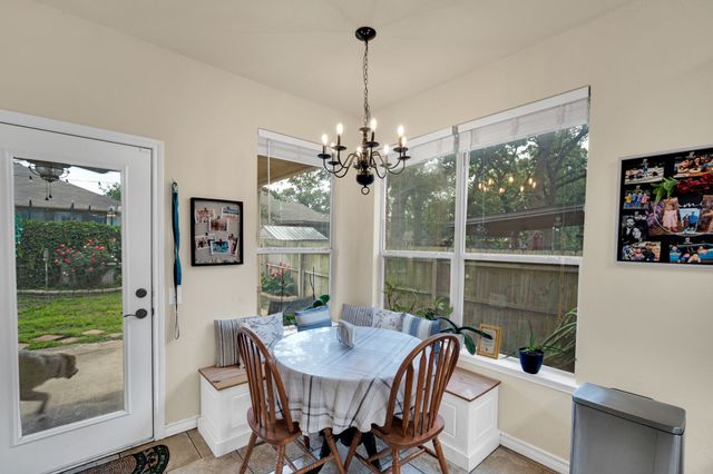 517 Crawford Drive, Burleson, TX 76028