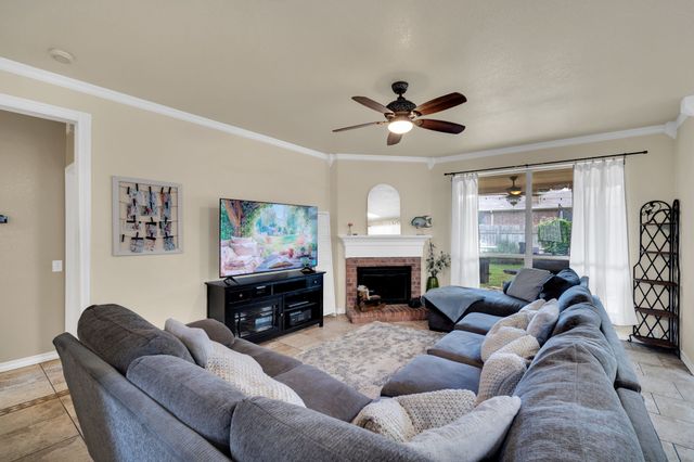 517 Crawford Drive, Burleson, TX 76028