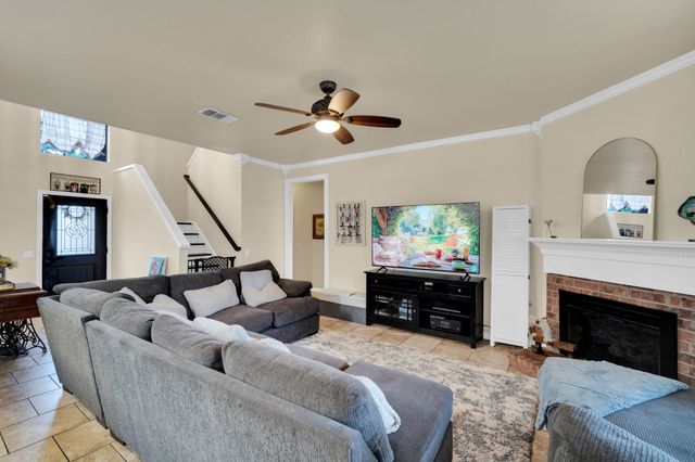 517 Crawford Drive, Burleson, TX 76028