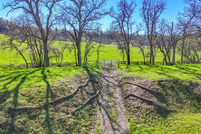 11875 Oak Run Road, Oak Run, CA 96069