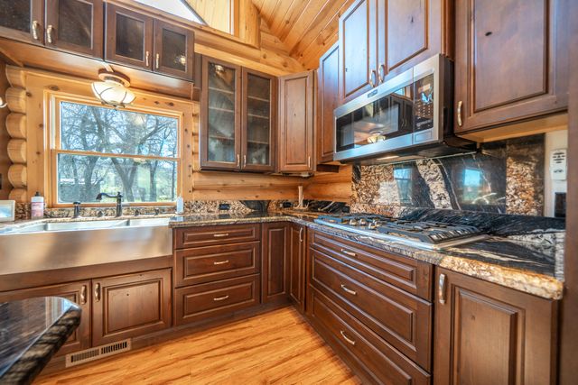 11875 Oak Run Road, Oak Run, CA 96069