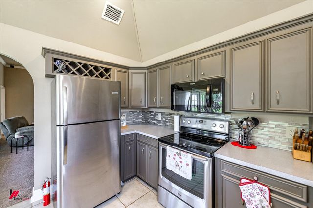 3833 Lakeside Drive, Shreveport, LA 71119