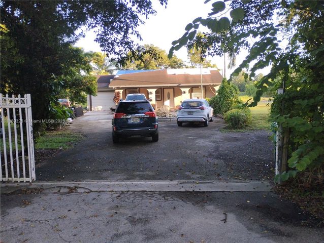 19755 SW 190th St, Miami, FL 33187