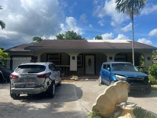 19755 SW 190th St, Miami, FL 33187